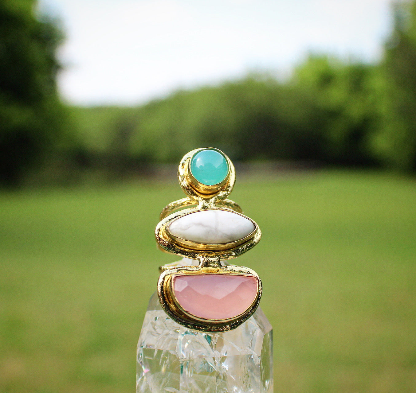 BRASS+CHALCEDONY+HOWLITE+ROSE QUARTZ TRINITY RING