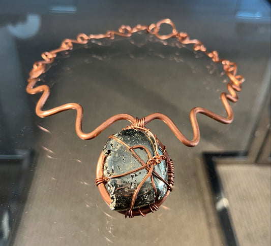 PYRITE CHOKER NECKLACE IN COPPER