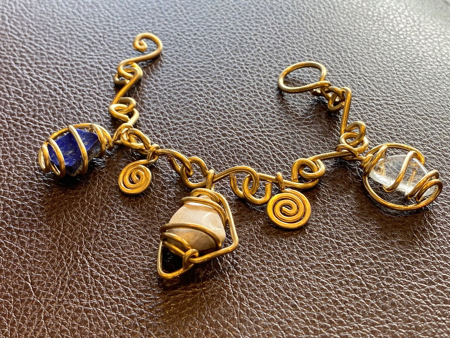 BRONZE+LAPIS LAZULI+HOWLITE +BLUE TOPAZ CHARM BRACELET