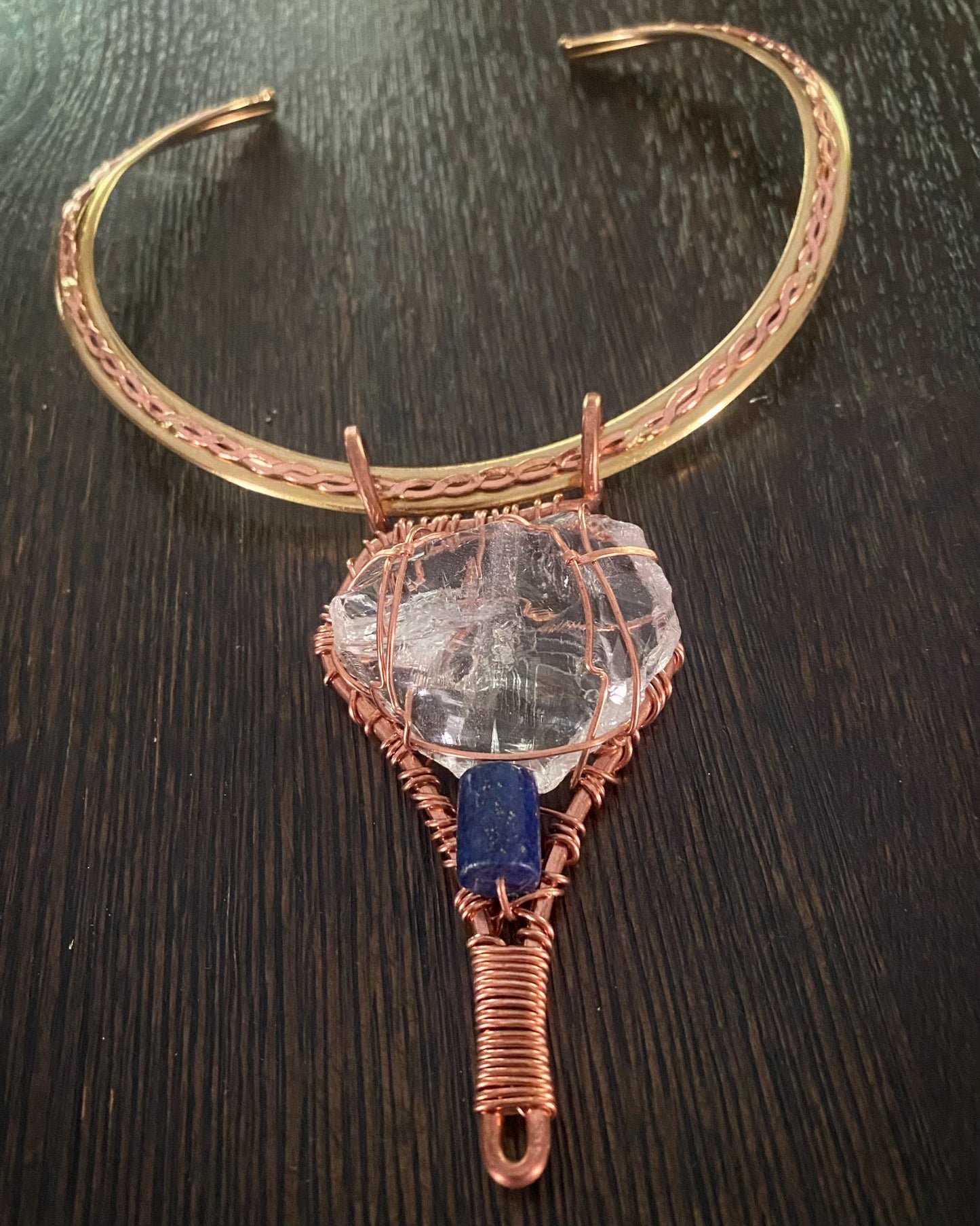 COPPER+BRASS+RAW CLEAR QUARTZ+LAPIS LAZULI CHOKER NECKLACE