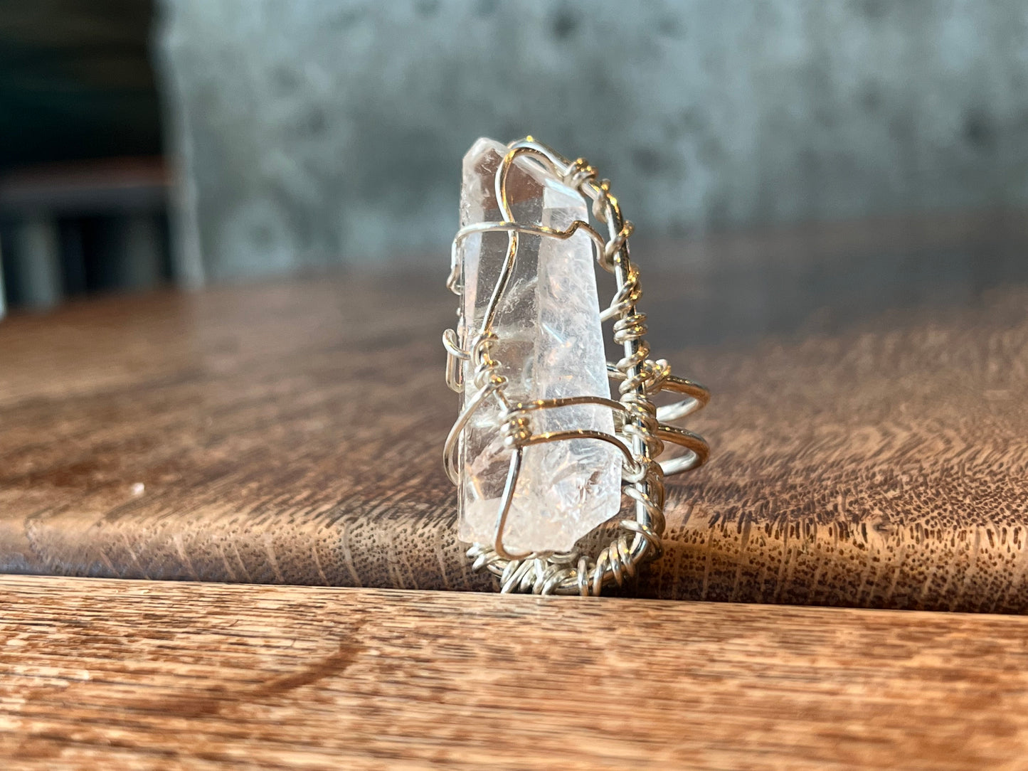 CLEAR QUARTZ RING IN SILVER