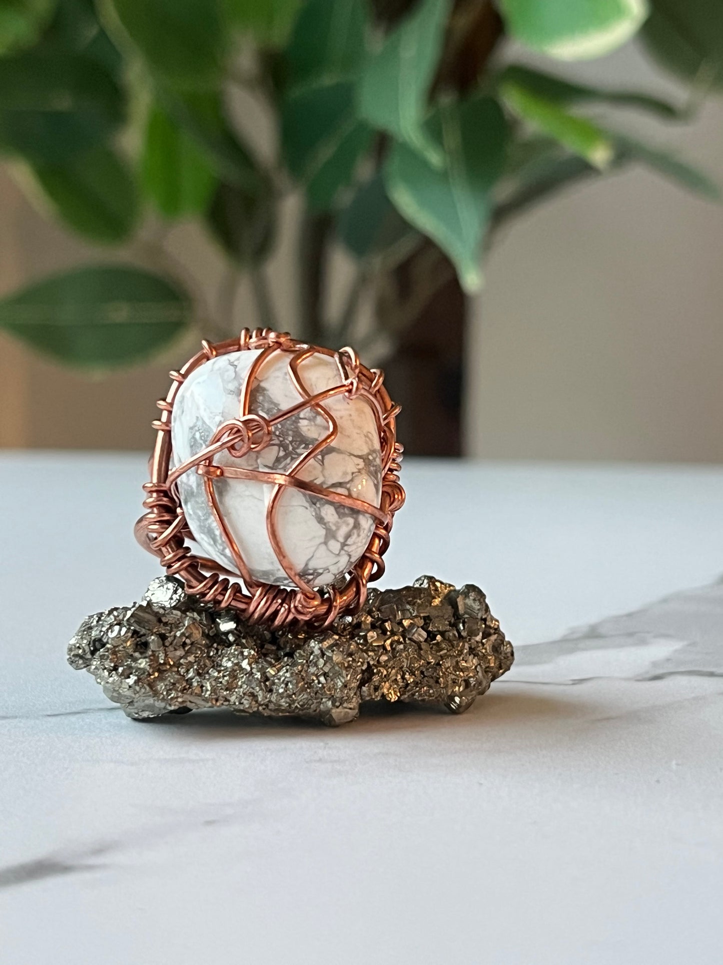 HOWLITE RING IN COPPER