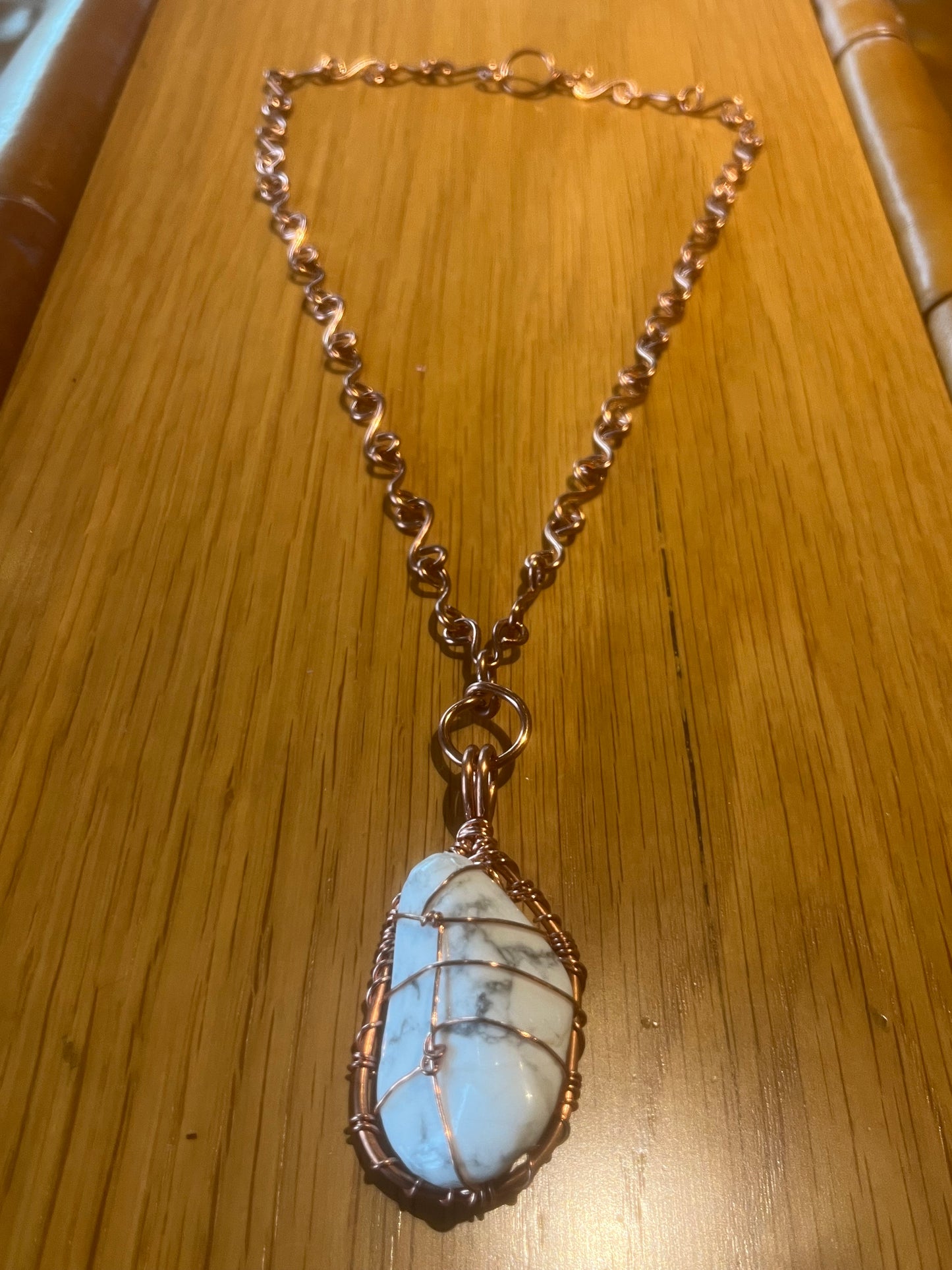 HOWLITE S-LINK NECKLACE IN COPPER
