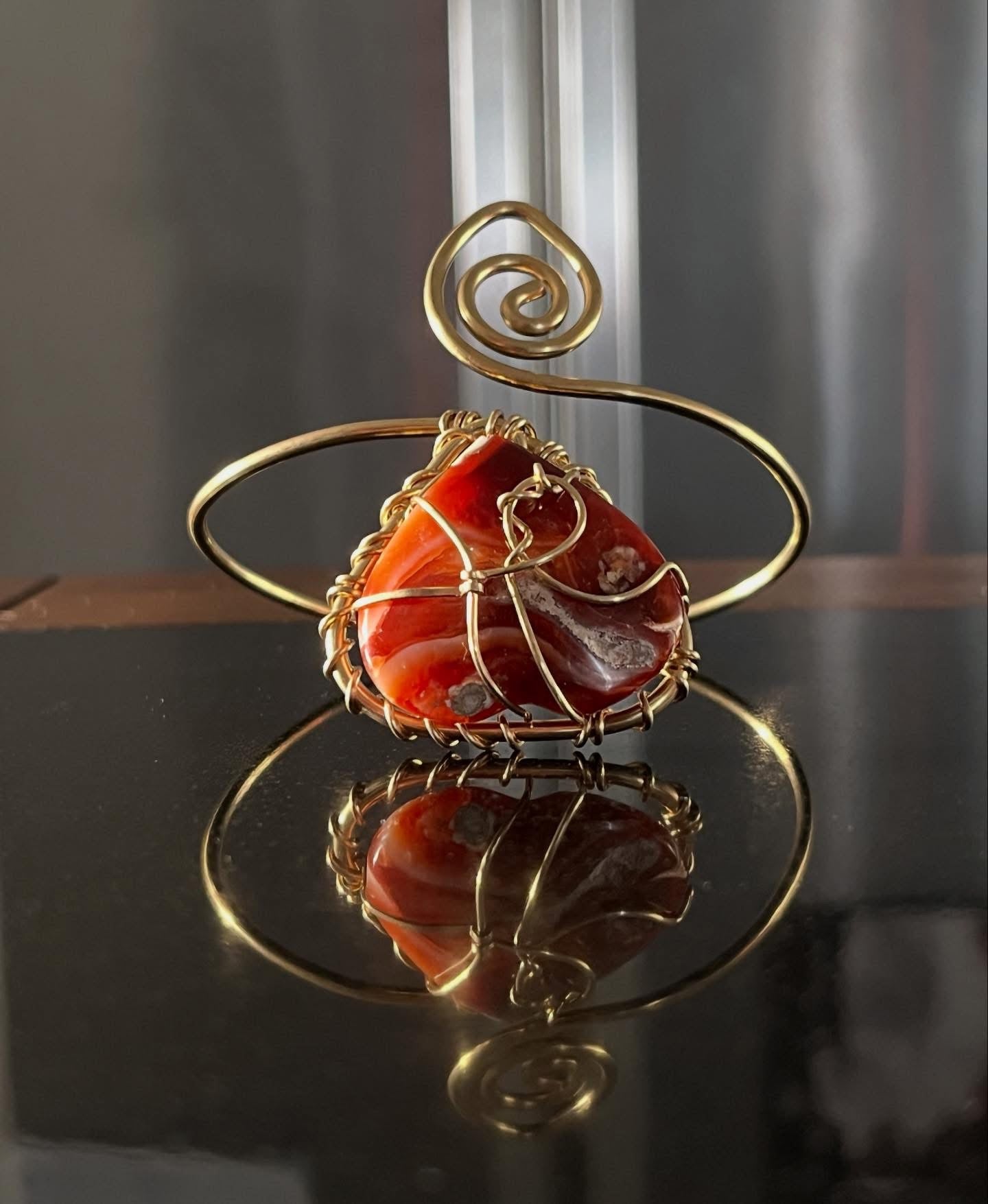 CARNELIAN WRAP BRACELET IN BRONZE