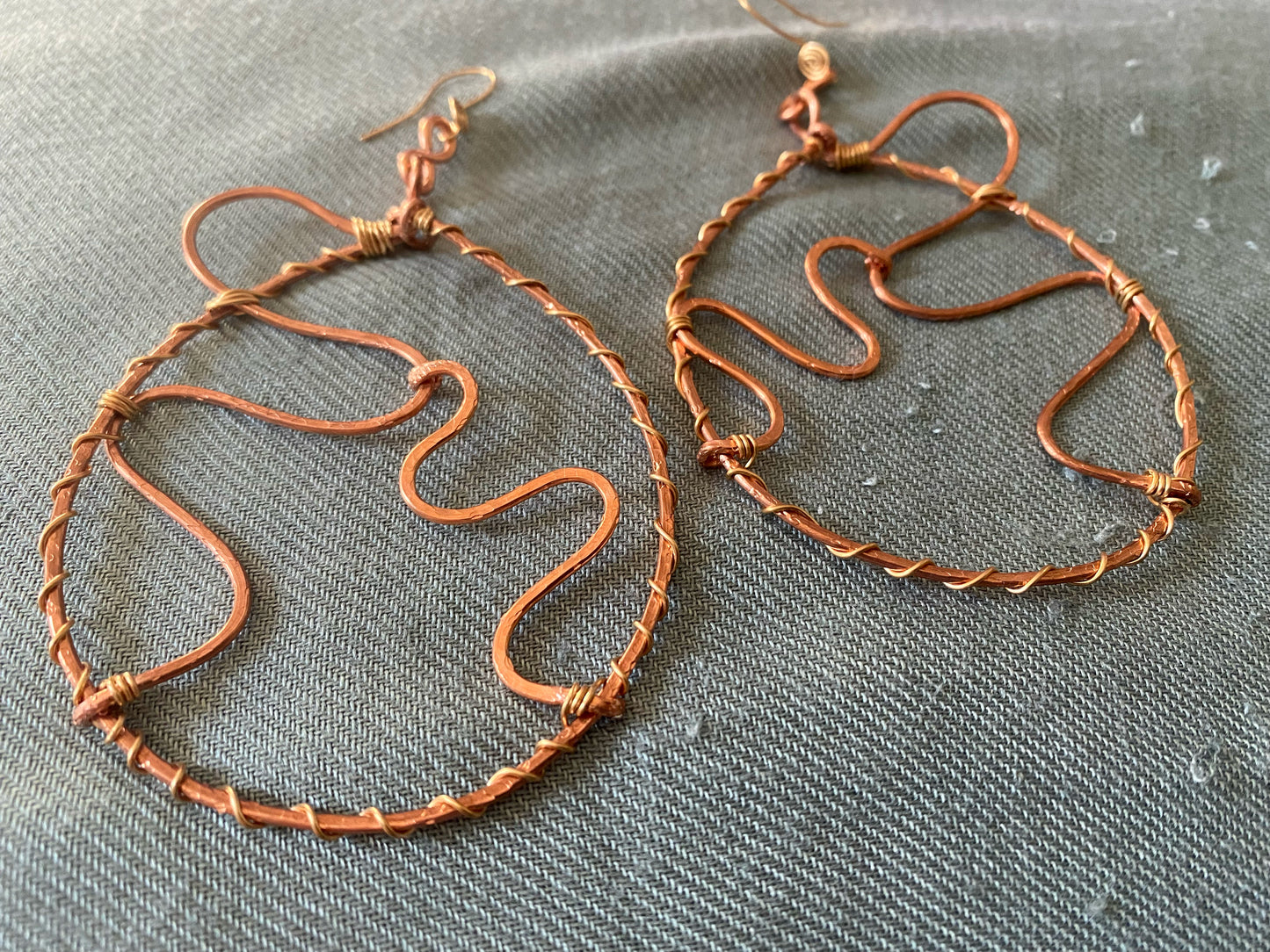 LARGE FREESTYLE COPPER WAVY HOOP EARRINGS