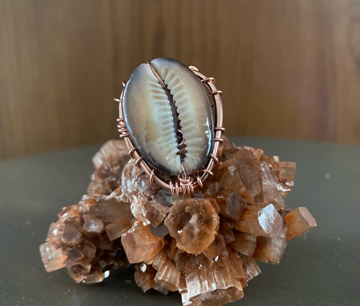 COPPER+COWRIE SHELL RING