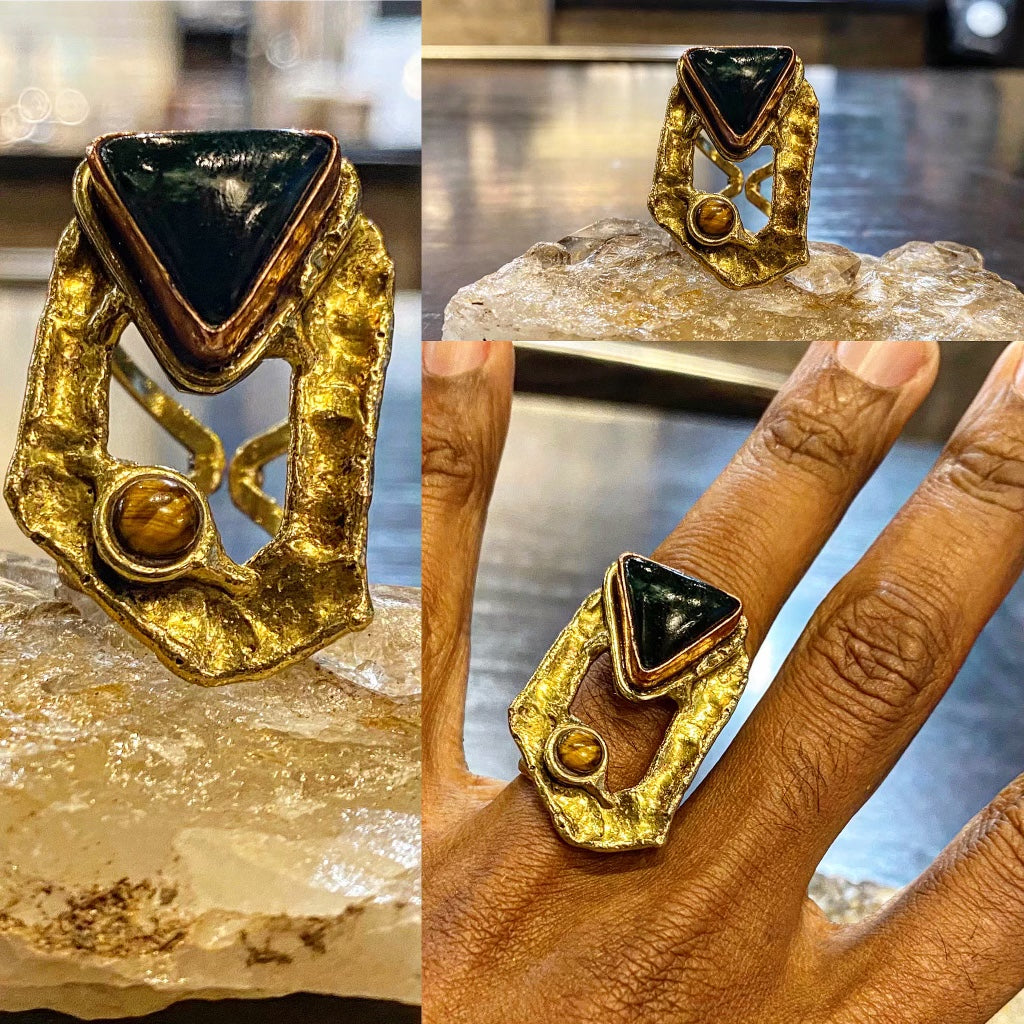“ARTISTIC FINESSE”HAMMERED BRASS+COPPER+ FUSCHITE+TIGERS EYE RING