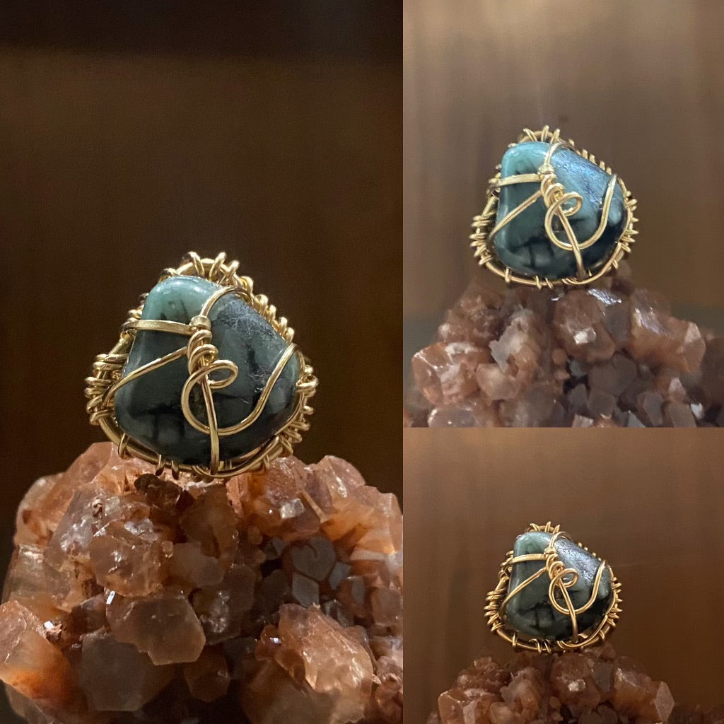 BRONZE+EMERALD RING