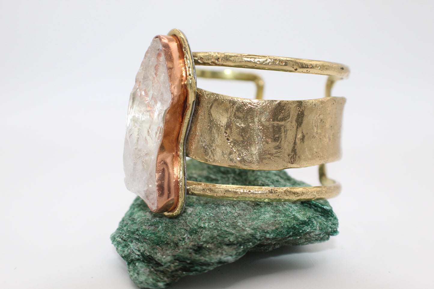 BRASS+CLEAR QUARTZ CUFF BRACELET