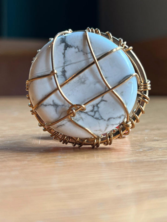 HOWLITE RING IN BRONZE