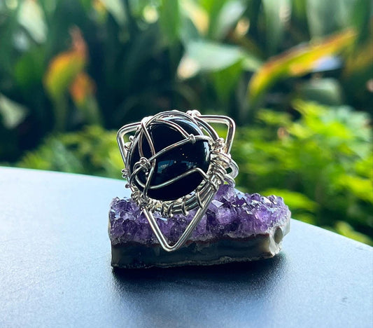 ONYX TRIANGULIGHT RING IN SILVER