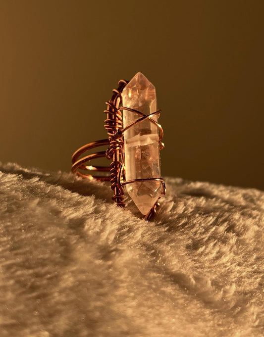 CLEAR QUARTZ POINT RING IN COPPER
