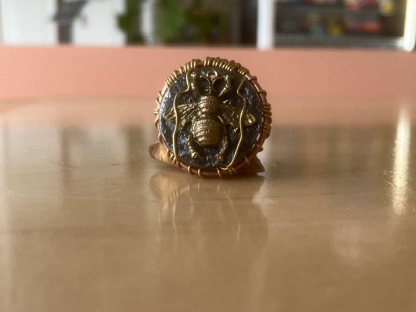 ROYAL BEE RING IN BRONZE