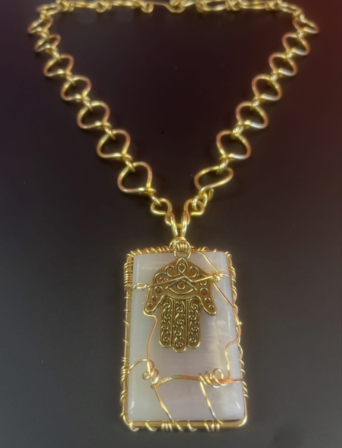 BLOSSOM AGATE HAND OF HAMSA CIRCLE LINK NECKLACE IN BRONZE