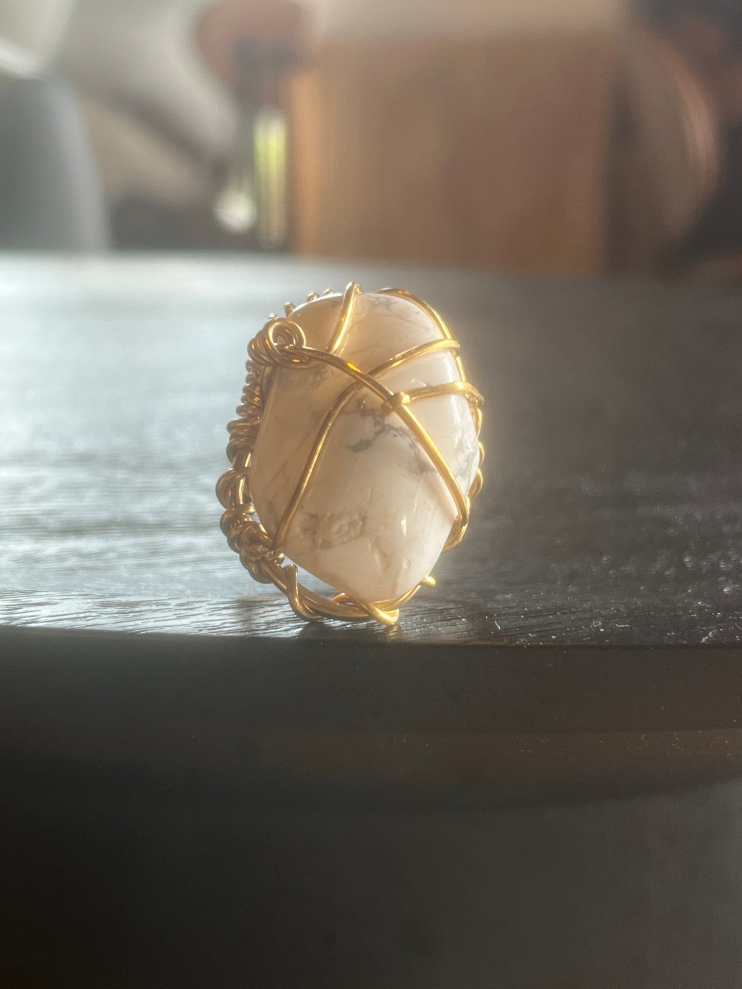 HOWLITE RING IN BRONZE