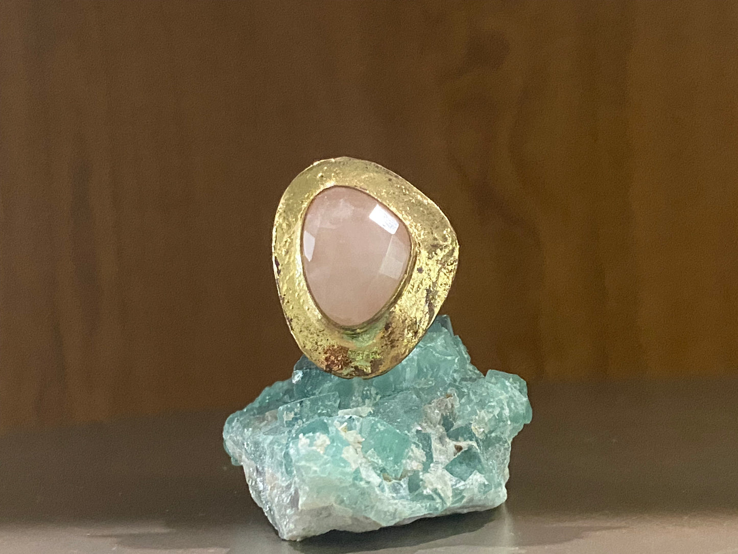 BRASS+ROSE QUARTZ SHIELD RING