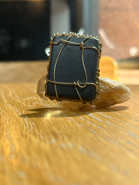 REGAL SHUNGITE RING IN BRONZE