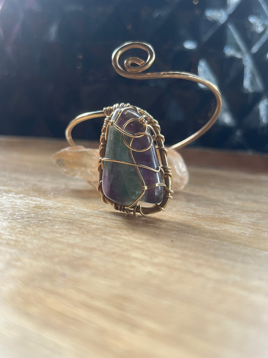 ELEGANT FLOURITE SWIRL WRAP BRACELET IN BRONZE