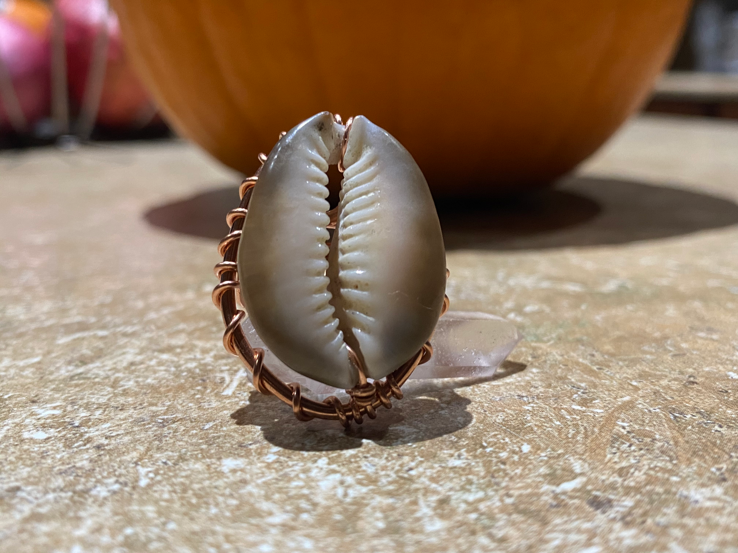 COPPER+COWRIE SHELL RING