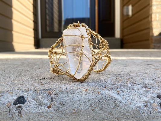 BRONZE+RAW CLEAR QUARTZ POINT CUFF BRACELET